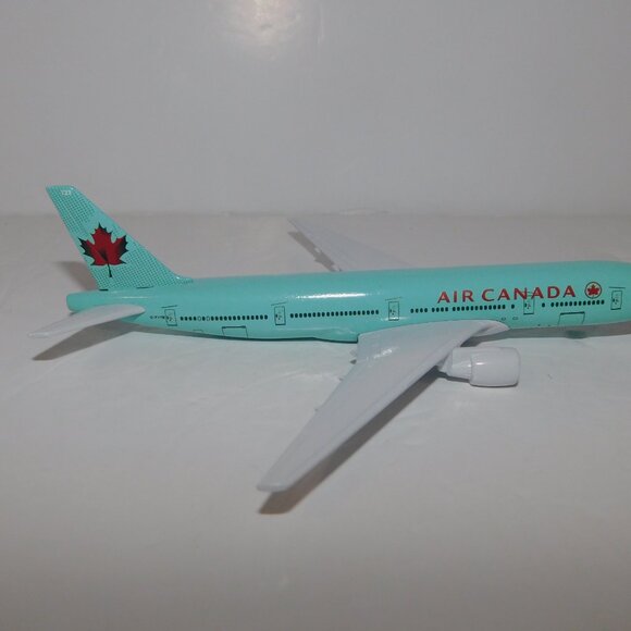 Lot of 6 Diecast Commercial Airplanes 1/300 Daron Realtoy Southwest WestJet AC - Picture 6 of 13